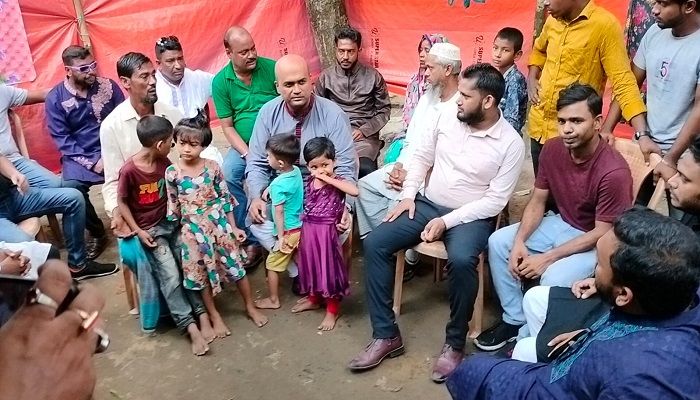 মিরসরাইয়ে সড়ক দুর্ঘটনায় নিহতদের পরিবারের পাশে এলিট 