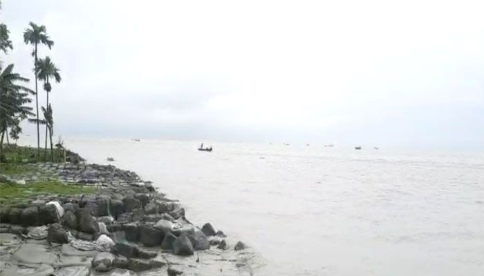 সিত্রাংয়ের প্রভাবে ভোলায় গুঁড়ি গুঁড়ি বৃষ্টি