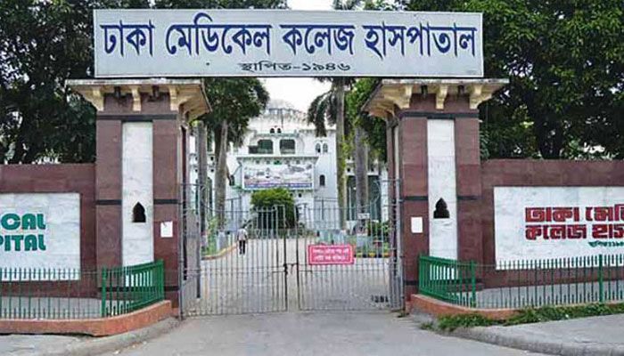 রাজধানীতে দুই বাসের চাপায় নিহত ১