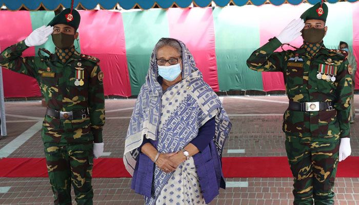 বঙ্গবন্ধুর সমাধিতে প্রধানমন্ত্রীর শ্রদ্ধা