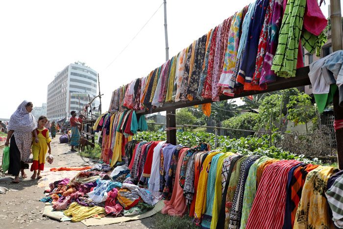 ২ টাকার দোকান