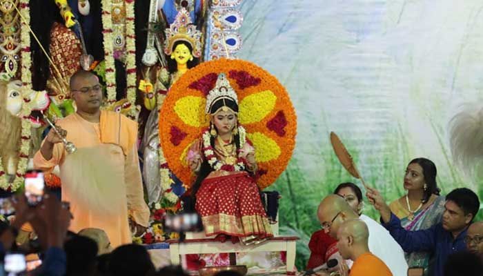 প্রতিমা নয়, আজ মর্ত্যের দেবীর পূজা
