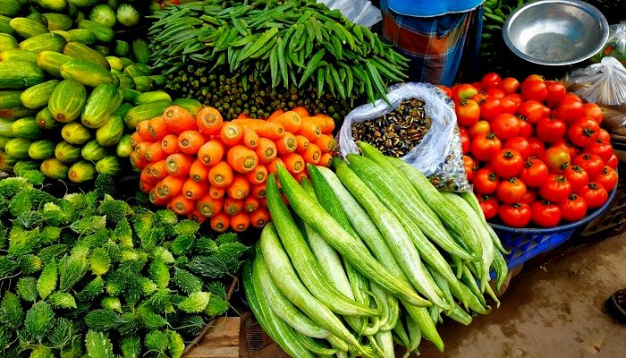 সবজির বাজারে কমছেই না উত্তাপ