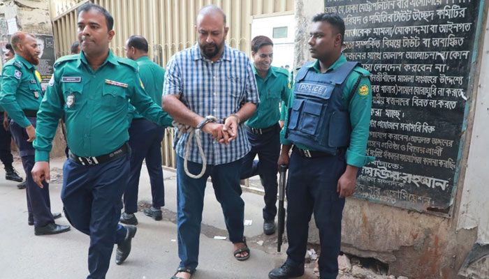 ﻿জঙ্গি ছিনতাইয়ের ঘটনার পর আদালত পাড়ায় নিরাপত্তা জোরদার করা হয়েছে। 