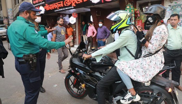 ﻿জঙ্গি ছিনতাইয়ের ঘটনার পর আদালত পাড়ায় নিরাপত্তা জোরদার করা হয়েছে। 