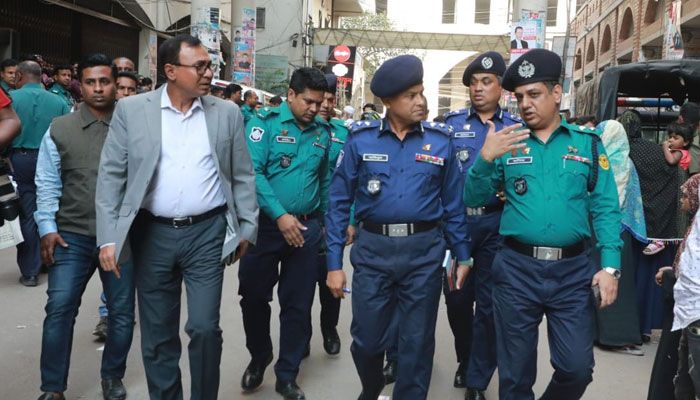 ﻿জঙ্গি ছিনতাইয়ের ঘটনার পর আদালত পাড়ায় নিরাপত্তা জোরদার করা হয়েছে। 
