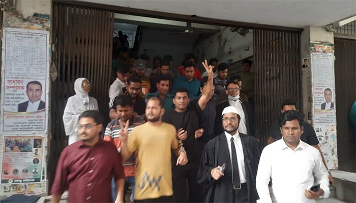 বিচারপতি মানিকের ওপর হামলা : বিএনপির ১১ নেতা-কর্মী রিমান্ডে