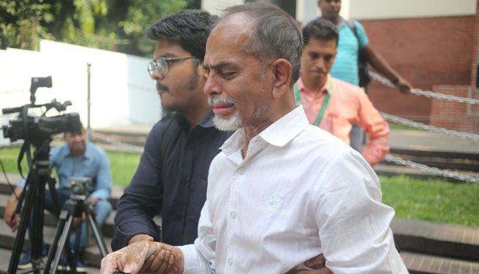 মানববন্ধনে পরশের বাবা উপস্থিত ছিলেন। ছবি : ইন্দ্রজিৎ কুমার ঘোষ