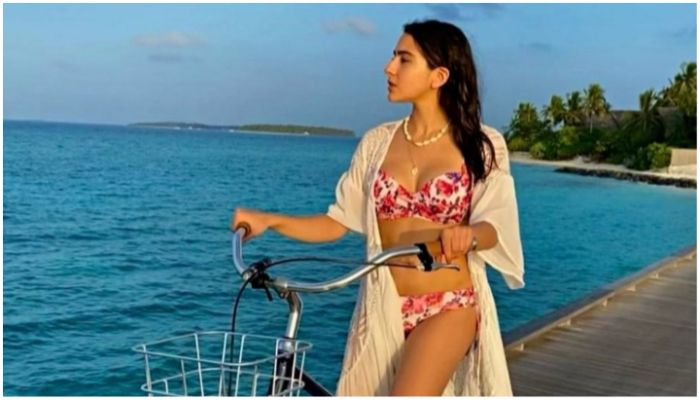 বিকিনি পরায় কটাক্ষের শিকার সারা