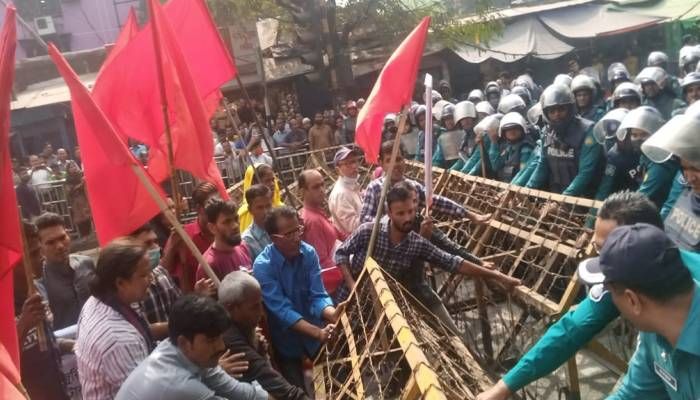 গার্মেন্ট শ্রমিকের ন্যূনতম বেতন ২০ হাজারের দাবিতে বিক্ষোভ