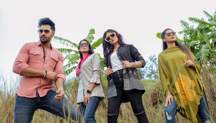 উইন্টার ট্রিস থিমে রঙ বাংলাদেশ