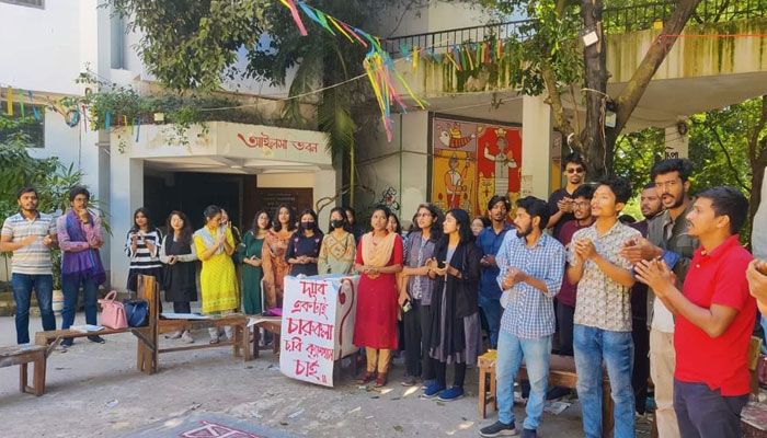 তিন সপ্তাহেও সুরাহা হয়নি চারুকলার সমস্যা