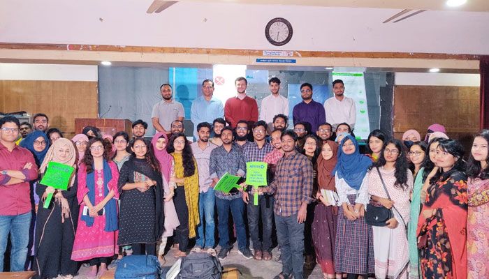 বায়োকেমিস্ট্রি অ্যান্ড মলিকুলার বায়োলজি বিভাগ আয়োজিত সেমিনার। প্রবা ফটো