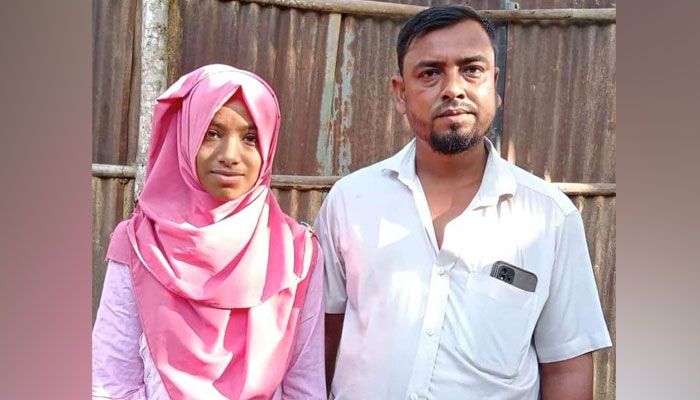 বাবা শাহজাহানের সঙ্গে মেয়ে সুমাইয়া বিনতে শ্রাবন্তি। প্রবা ফটো