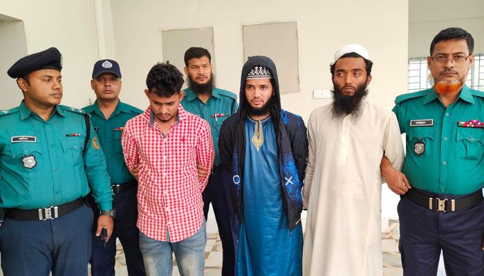 মাদ্রাসাছাত্রীকে ধর্ষণের অভিযোগে তিনজনকে গ্রেপ্তার করেছে পুলিশ। ছবি : প্রবা 