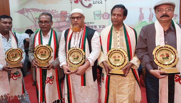 পাঁচ বিশিষ্ট ব্যক্তি পেলেন বগুড়া লেখক চক্র পুরস্কার