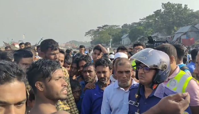 ভোলায় পুলিশের ধাওয়া খেয়ে নদীতে ঝাপ দিয়ে যুবক নিখোঁজ 