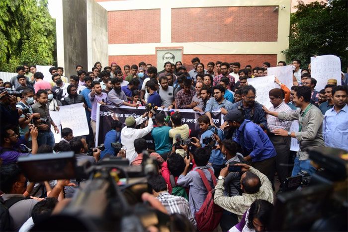 বুয়েটের শিক্ষার্থী ফারদিন নূরের বাবার কান্না