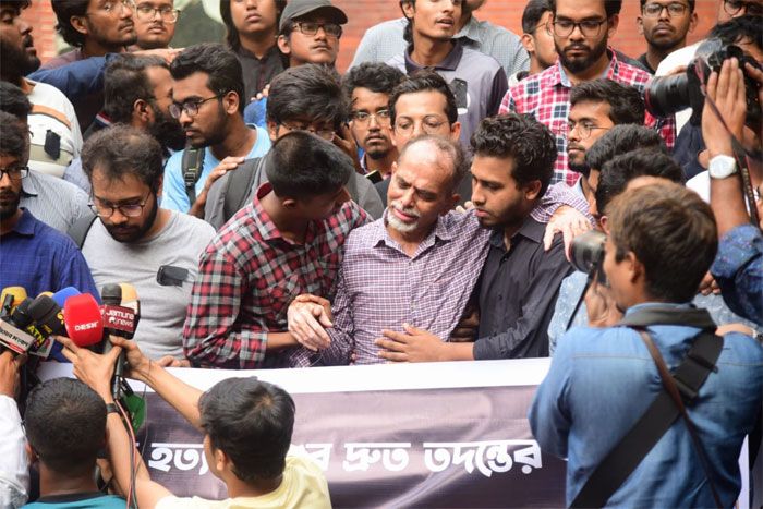 বুয়েটের শিক্ষার্থী ফারদিন নূরের বাবার কান্না