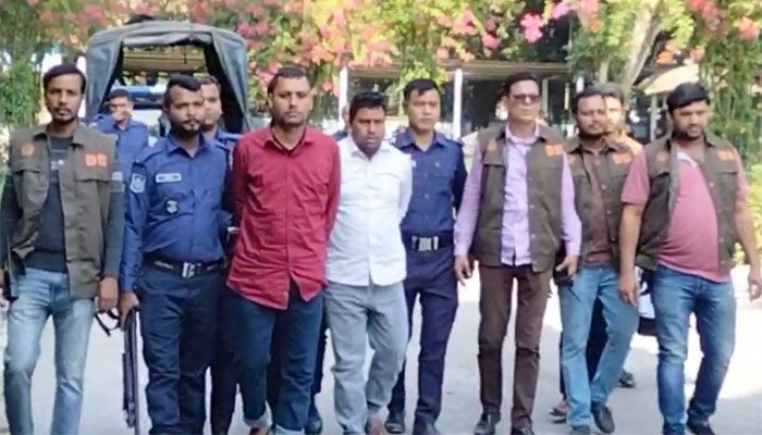 বুথ থেকে খোয়া যাওয়া টাকাসহ গ্রেপ্তার ২
