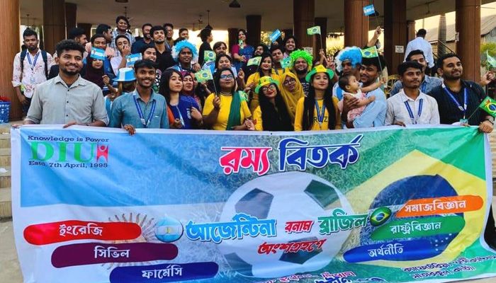 বিশ্বকাপ উন্মাদনায় ডিআইইউতে রম্য বিতর্ক