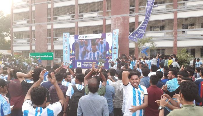 সরকারি তিতুমীর কলেজে বিশ্বকাপ ফুটবলের আমেজ