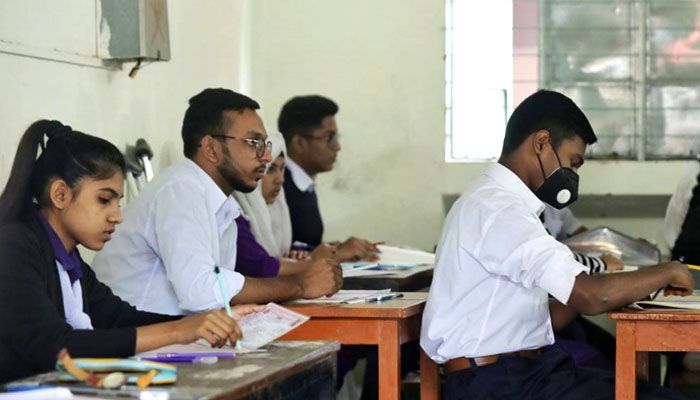 বগুড়ায় এইচএসসির প্রথম দিনে অনুপস্থিত ৫০২, বহিষ্কার ৩