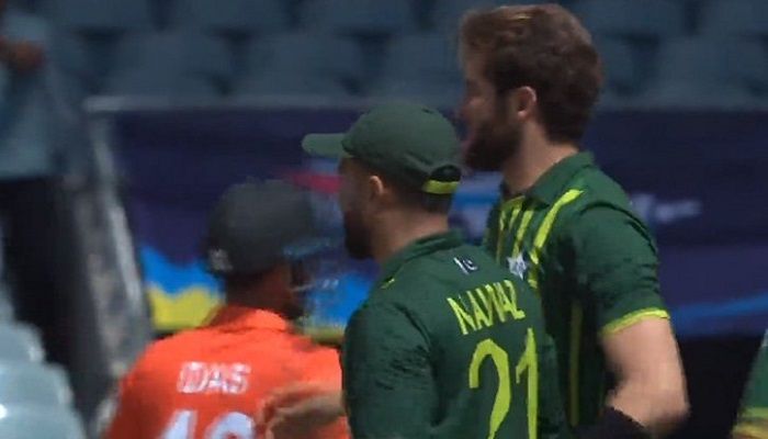 পাওয়ার প্লেতে ১ উইকেটে ৪০