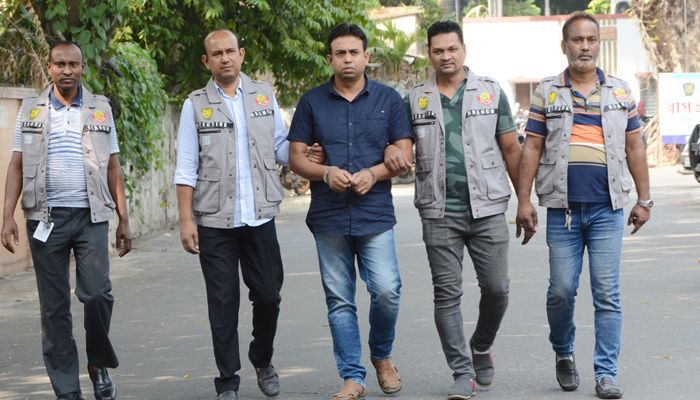 নামিদামি ব্র্যান্ডের মোড়কে নকল ওষুধ বিক্রি, গ্রেপ্তার ১