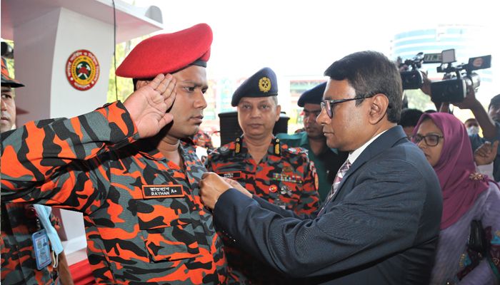 রাষ্ট্রীয় পদক পেলেন ফায়ার সার্ভিসের স্টেশন অফিসার রায়হান