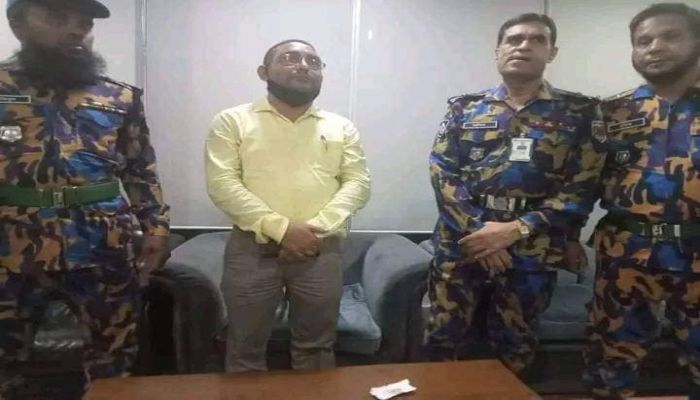 বিমানবন্দরে ইয়াবাসহ ইউপি চেয়ারম্যান আটক
