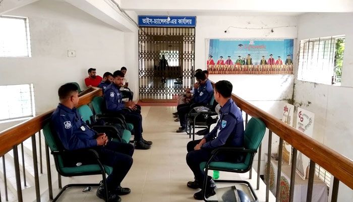 মাওলানা ভাসানী বিশ্ববিদ্যাল‌য়ে ভিসি ২ দিন ধরে অবরুদ্ধ