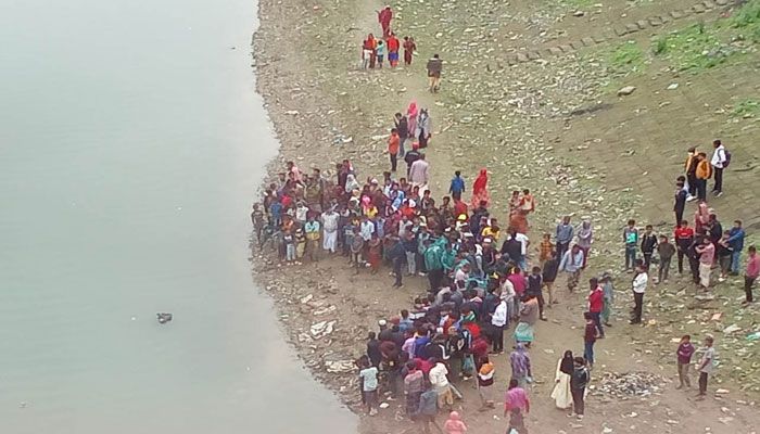 সুরমা নদী থেকে যুবকের বস্তাবন্দি মরদেহ উদ্ধার