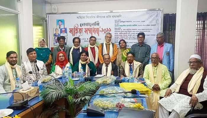 ৫ নিভৃতচারী লেখক-সাহিত্যিক পেলেন সাহিত্য সম্মাননা