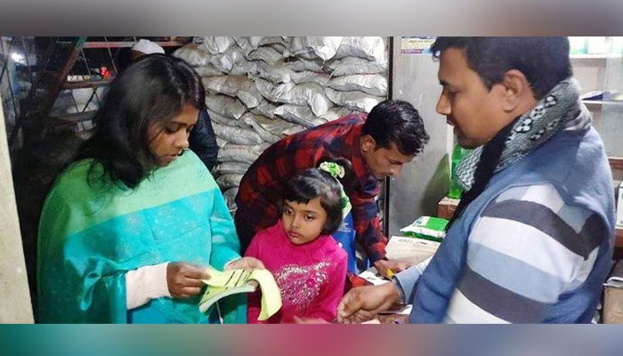 বগুড়ায় পাচারের সময় জব্দ ৩৭৫ বস্তা সার নিলামে বিক্রি