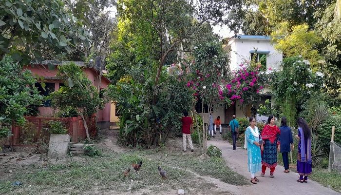অযত্ন-অবহেলায় চলচ্চিত্রকার তারেক মাসুদের বাড়ি