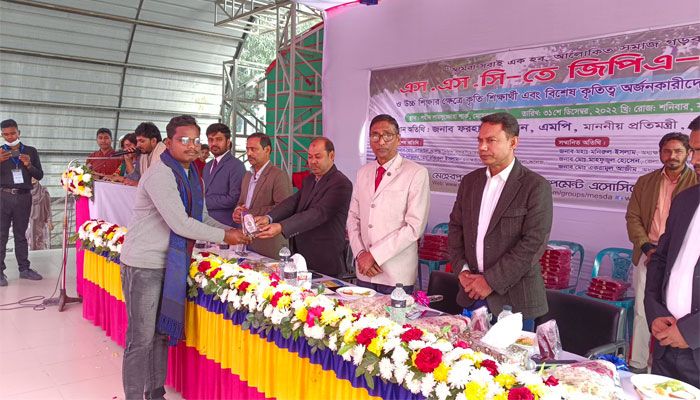 মেহেরপুরে কৃতী শিক্ষার্থীদের সংবর্ধনা