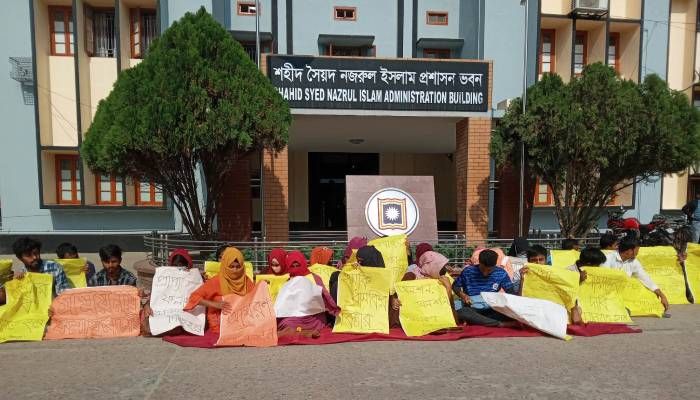 রাবিতে ফল পুনর্মূল্যায়নের দাবিতে শিক্ষার্থীদের অনশন