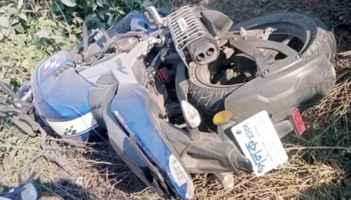 কুকুরকে ধাক্কা দিয়ে মোটরসাইকেল খাদে, নিহত ২