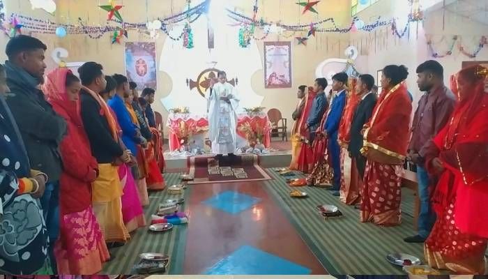 এক আসরে ৪৮ জনের বিয়ে