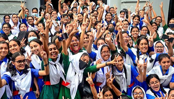 জিপিএ-৫-এর উচ্ছ্বাস থামিয়ে দিচ্ছে পছন্দের কলেজে ভর্তি হতে না পারার শঙ্কা