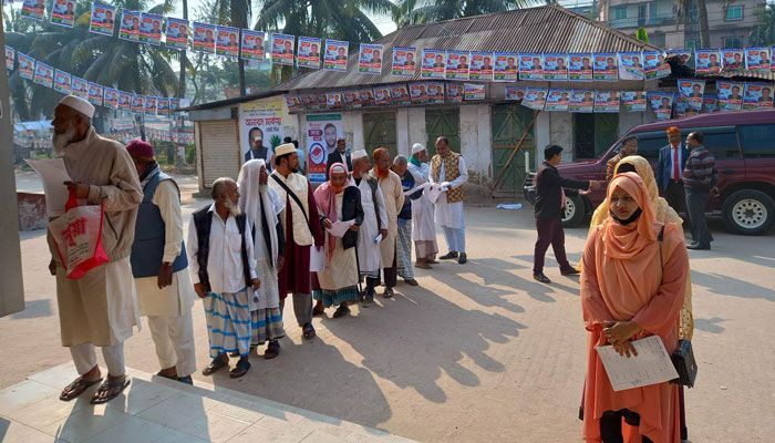 লক্ষ্মীপুরে সমবায় সমিতির ভোট গ্রহণ