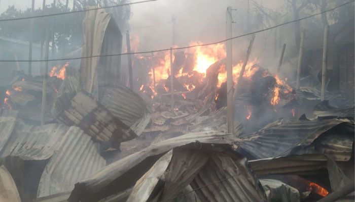 গাজীপুরে দুই ঘণ্টা পর ঝুট গোডাউনের আগুন নিয়ন্ত্রণে