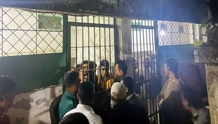 জামিন নিয়ে ফেরার পথে বগুড়া বিএনপির ৩০ নেতাকর্মী ঢাকায় গ্রেপ্তার