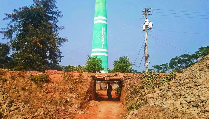 নদীর বাঁধ কেটে ইটভাটার সুড়ঙ্গ, জলোচ্ছ্বাসের শঙ্কায় ১০ হাজার মানুষ