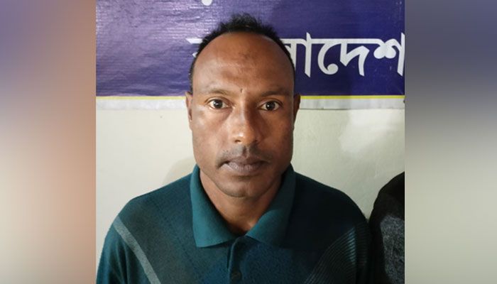 পুলিশের কাছে ইয়াবা বিক্রি করতে গিয়ে গ্রেপ্তার