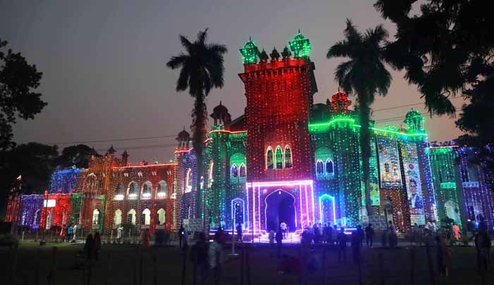 ঢাকা বিশ্ববিদ্যালয়ের কার্জন হল ।