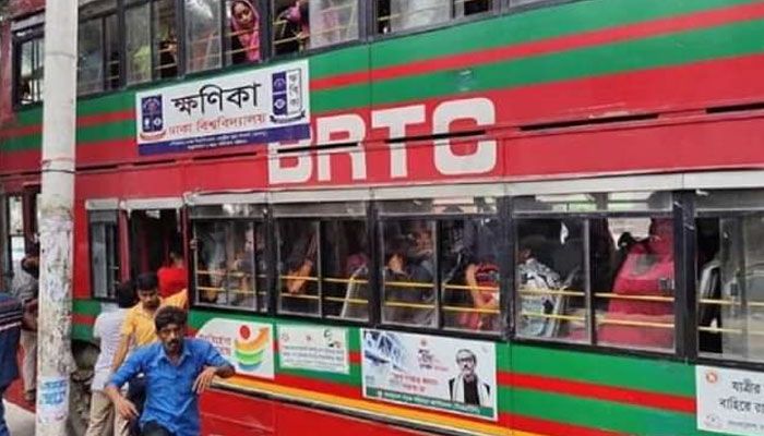 উল্টো পথে যাওয়া ঢাবির বাসের ধাক্কায় পথচারী নিহত