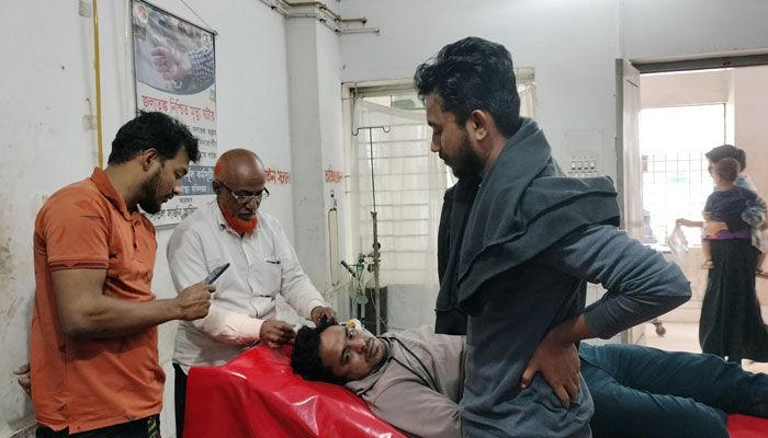 ‘মাদক কারবার ছাড়তে বলায়’ প্রবাসীকে পিটিয়ে জখম