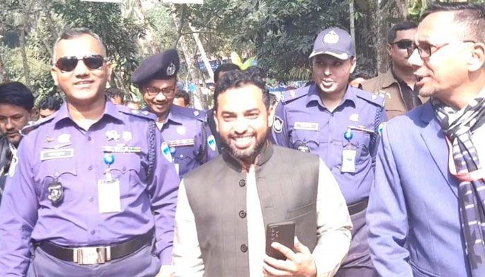 লক্ষ্মীপুরে ইউপি চেয়ারম্যানের বিরুদ্ধে আচরণবিধি লংঘনের অভিযোগ